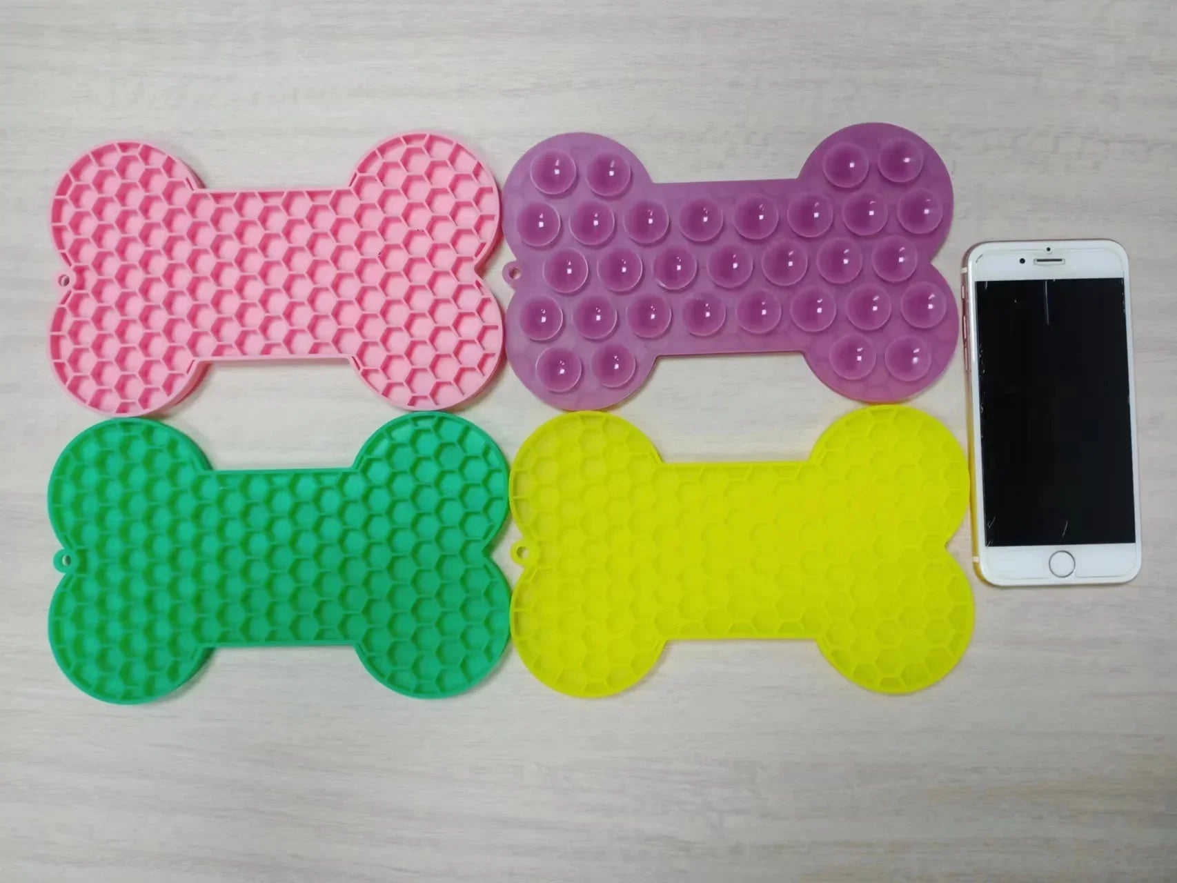 Bone Shape Silicone Licking Pad Pet Dog Peanut Butter Slow Food Bowl Eating for Cats Dogs Feeder Feeding Lickmat