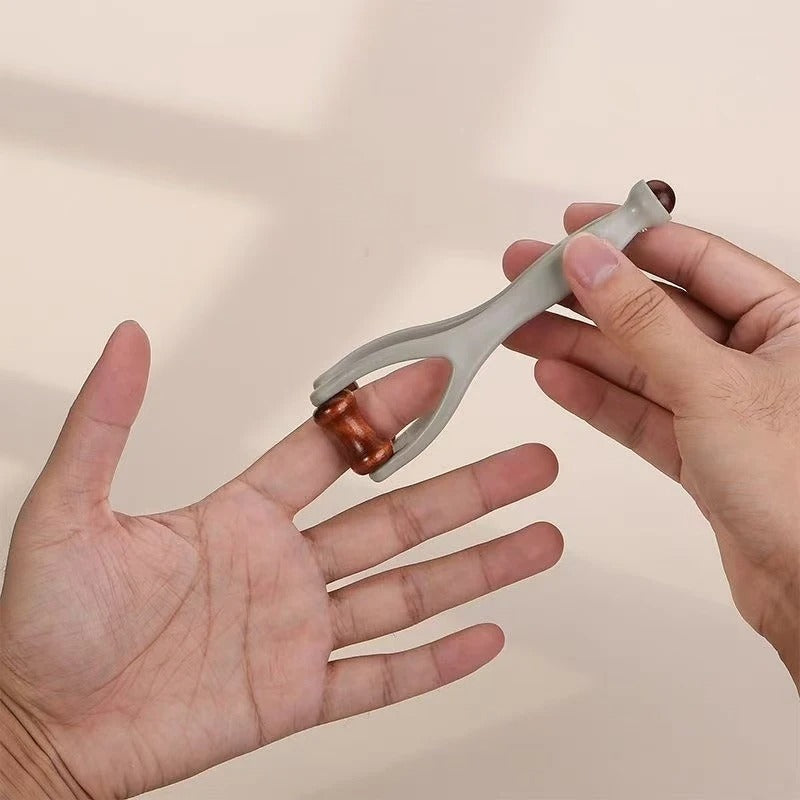 Finger Massager,Hand Massager,Suitable for Carpal Tunnel Syndrome.Hardwood Massage